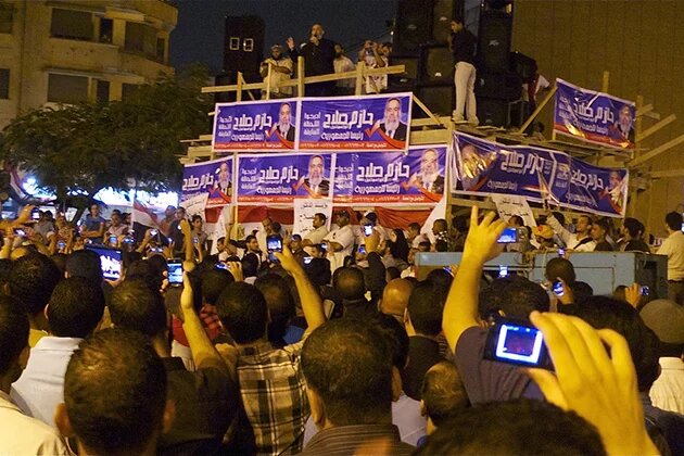 أحد قادة السلفية في مصر يلقي خطاباً خلال مضاهرة في ميدان التحرير في القاهرة - أيلول/سبتمبر 2011
