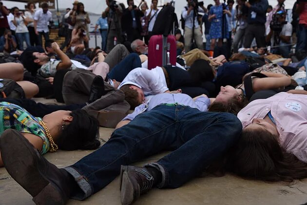'Die in' civil society protest at COP20
